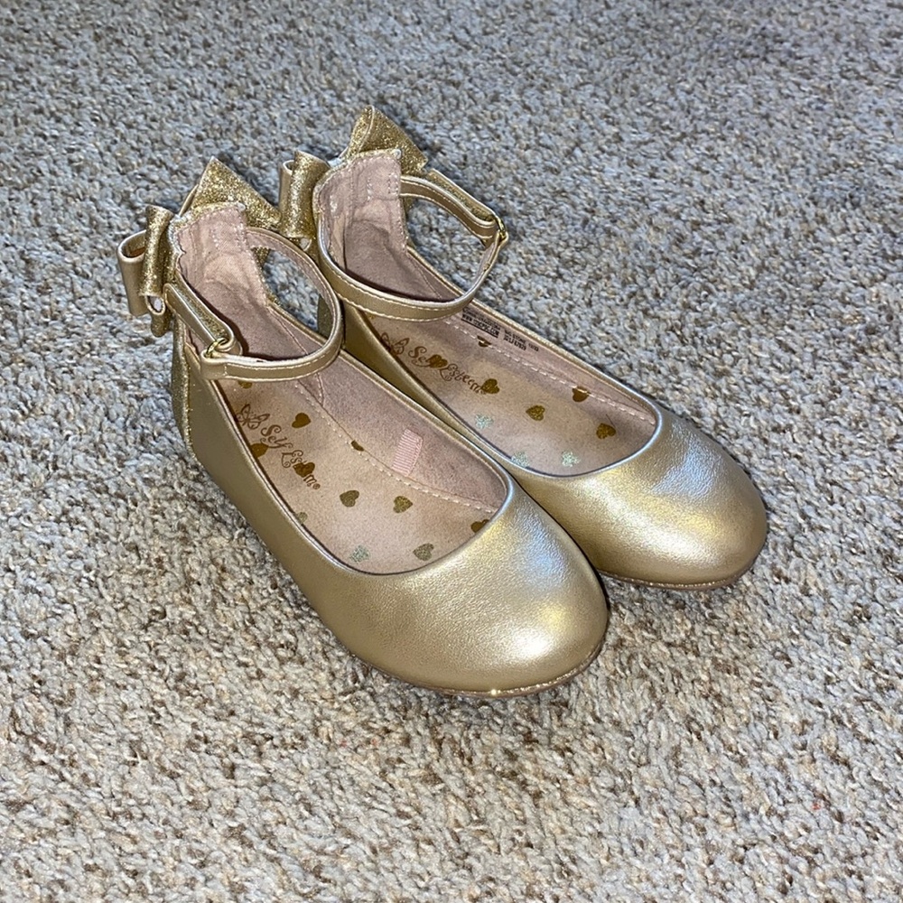 Self Esteem Gold Shoes with Bow on Back Girls Size 11